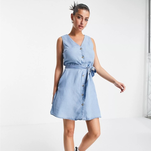 Vero Moda sleeveless belted waist mini dress in medium - Picture 1 of 4